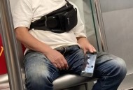 地铁男子疑似“姜文”看“推拿片”入睡真相到底是什么？